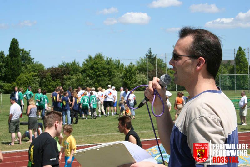 Bild 1 von 18 Sportreferen und Organisator des "Spiel &uuml;ber den Zaun" Tobias Winkler