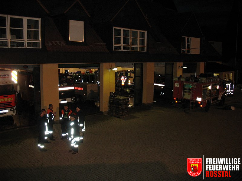 Bild 2 von 12 Aufr&auml;umarbeiten am Feuerwehrhaus Baiersdorf
