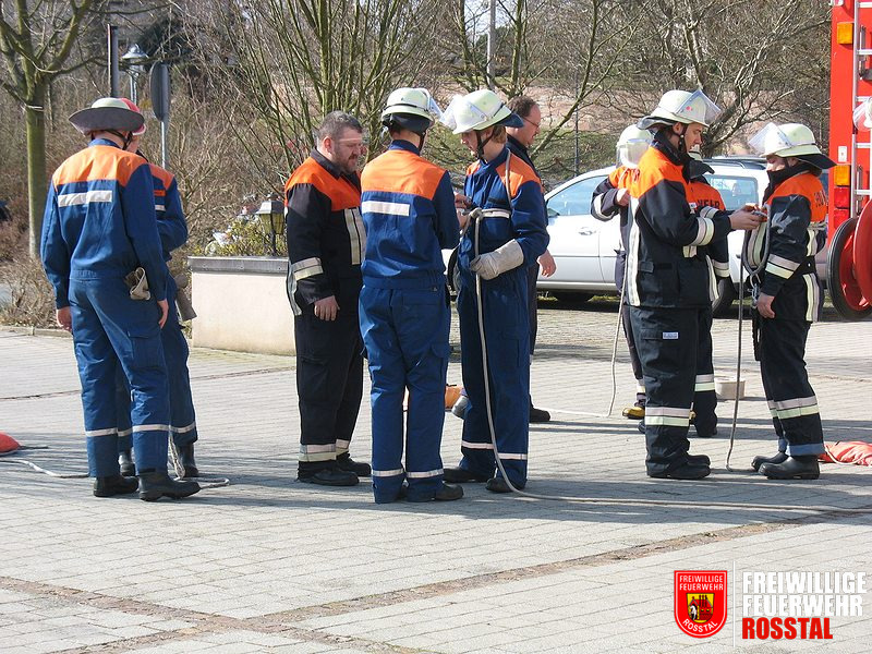 Bild 7 von 21 Ein&uuml;ben von Knoten und Stichen