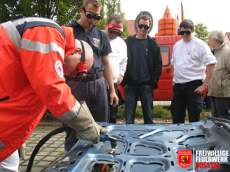 Bild 1 von 22 BRKler &uuml;bt sich am Plasmaschneider