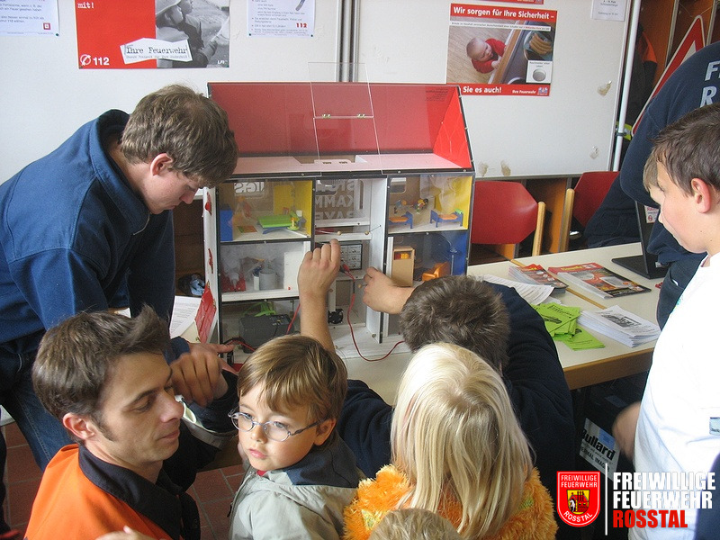 Bild 2 von 22 Brandschutzerziehung am Stand der Jungendfeuerwehr