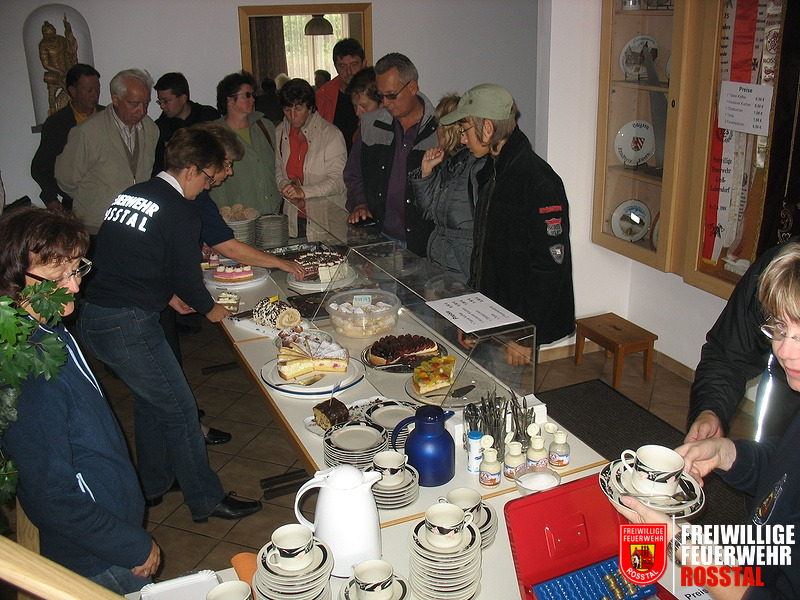 Bild 10 von 22 Ausgabe von Kaffee und Kuchen