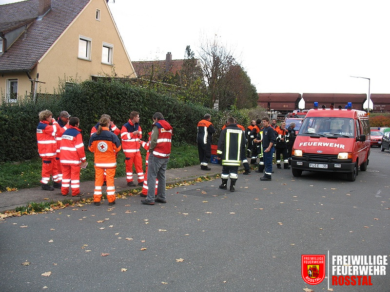 Bild 2 von 4 Verpflegung am Bereitstellungsraum nachdem die Person gerettet wurde