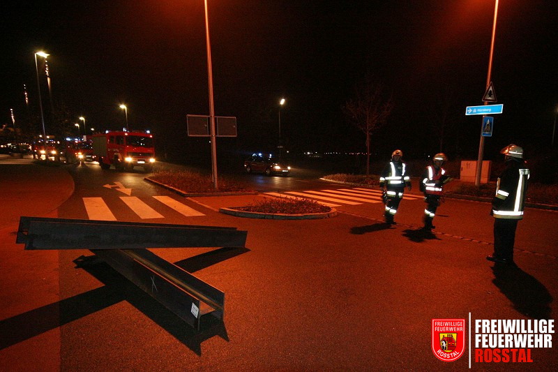 Bild 2 von 26 Eintreffen der ersten Einsatzkr&auml;fte der FF Zirndorf