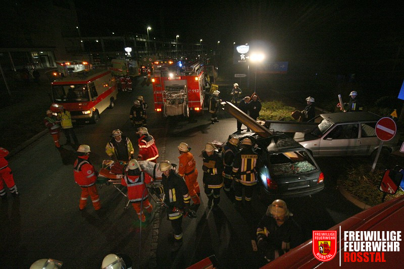 Bild 12 von 26 Verkehrsunfall vor dem Parkhaus