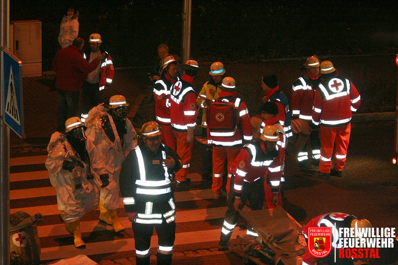 Bild 14 von 26 CSA-Tr&auml;ger der FF Ro&szlig;tal auf dem Weg zum Parkhaus