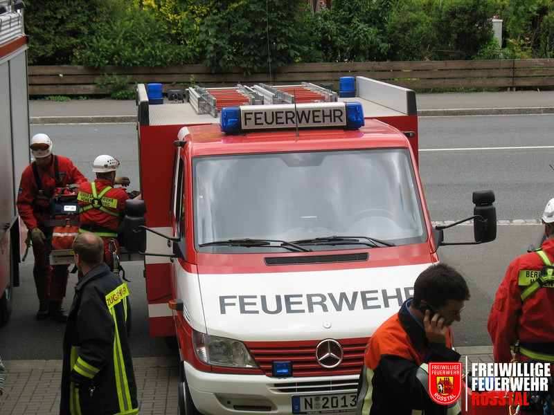 Bild 2 von 5 Die H&ouml;henrettungsgruppe r&uuml;stet sich aus