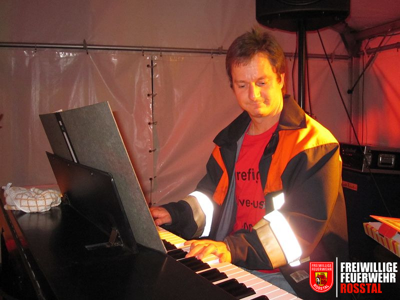 Bild 11 von 16 2. Kommandant Frank Stegmann am Keyboard