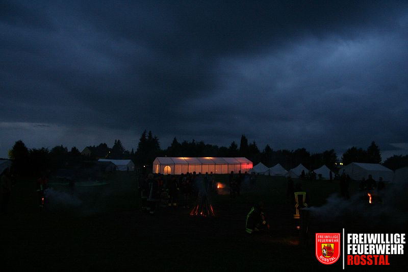 Bild 7 von 16 Die Wolken werden immer dunkler - nicht nur wegen der einbrechenden Nacht.