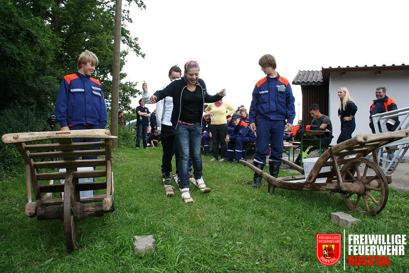Bild 8 von 30 Schubkarrenrennen