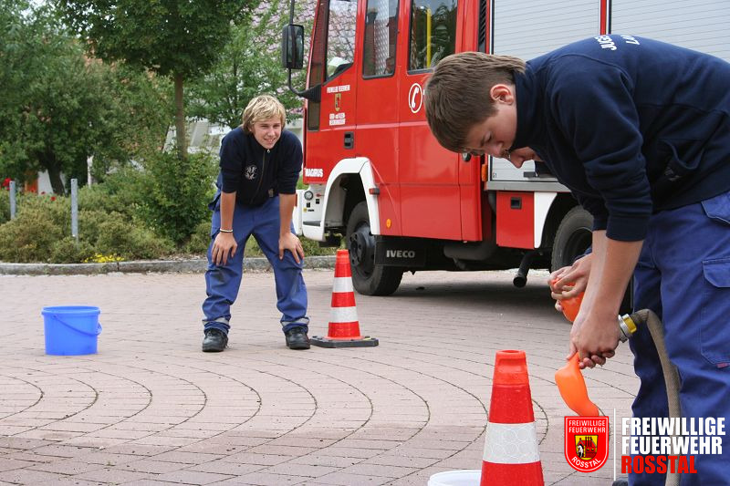 Bild 16 von 30 Wasserballons m&uuml;ssen bef&uuml;llt...