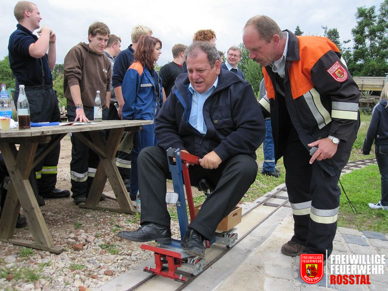 Bild 21 von 30 Auch KBR Dieter Marx darf mal ran.