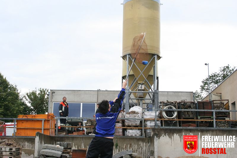Bild 24 von 30 ... und m&uuml;ssen mit einem Kescher wieder aufgefangen werden.