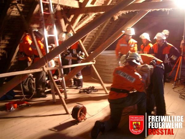 Bild 2 von 4 Der Silo befand sich unter dem Dachboden.