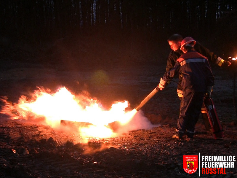 Bild 3 von 16 Feuerl&ouml;sch&uuml;bung
