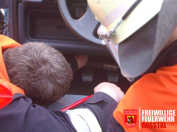 Bild 7 von 7 Der Umgang mit dem Pedalschneider musste noch ge&uuml;bt werden.
