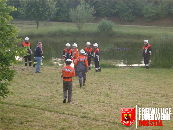 Bild 2 von 5 Schnell wurden Wathosen herbeigeholt...