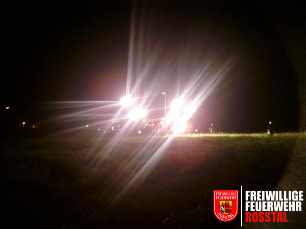 Bild 1 von 2 16000 Watt machten im Gewerbegebiet Buchschwabach die Nacht zum Tag.