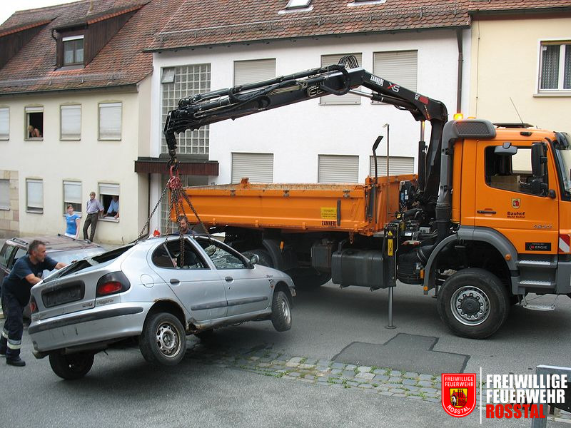Bild 1 von 30 Vorbereitungen: Bauhof Ro&szlig;tal pr&auml;pariert die Fahrzeuge