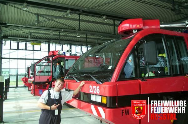Bild 2 von 10 Die Helfer sind bei der Flughafenfeuerwehr untergebracht. 