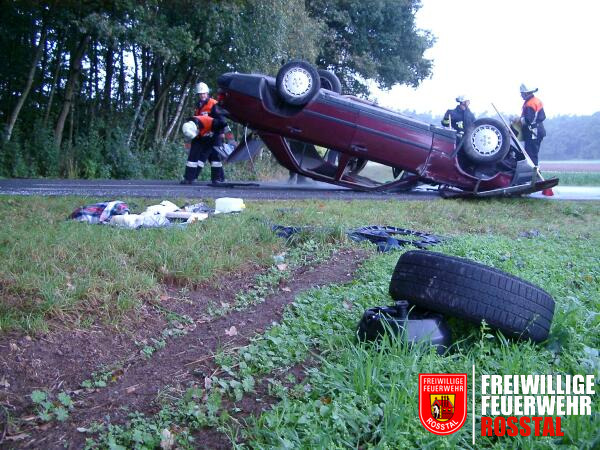 Bild 2 von 9 Das Ersatzrad wurde aus dem Kofferraum geschleudert.