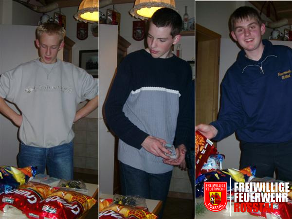 Bild 10 von 10 Die 3 Gewinner in beiden Disziplinen durften sich etwas vom Geschenketisch aussuchen.von links: Platz 1 Luca Nieszery, Platz 2 Stefan Kuchlbauer, Platz 3 Steffen Freitag