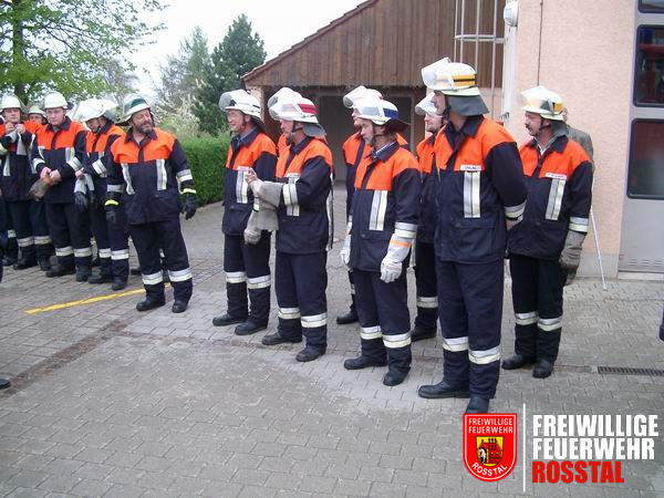 Bild 8 von 9 Beide Gruppen bei der &Uuml;bergabe der Leistungsabzeichen.