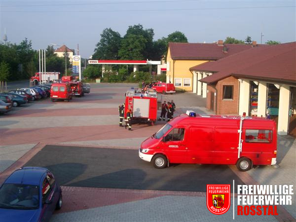 Bild 2 von 5 Hunderte von Eins&auml;tzen wurde vom Feuerwehrhaus  der FF Stein koordiniert. Hier gab es auch Verpflegung.