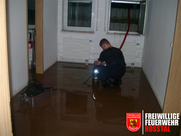 Bild 5 von 5 Keller in einem Wohnhaus unter Wasser.