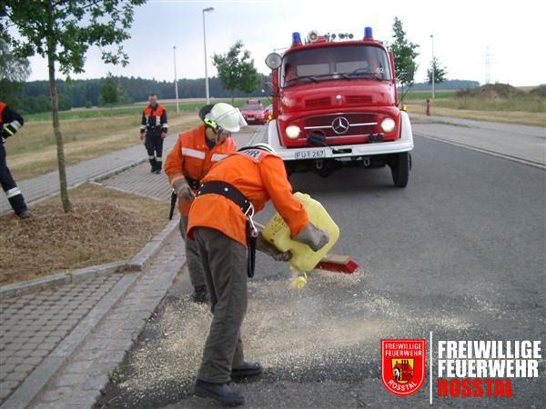 Bild 8 von 19 5. Einsatz: Abbinden einer &Ouml;lspur.