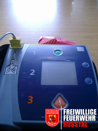 Bild 3 von 9 Einer der verwendeten Fr&uuml;hdefibrillatoren in Gro&szlig;aufnahme