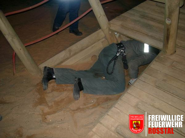 Bild 14 von 23 Unter Deck kriechen...