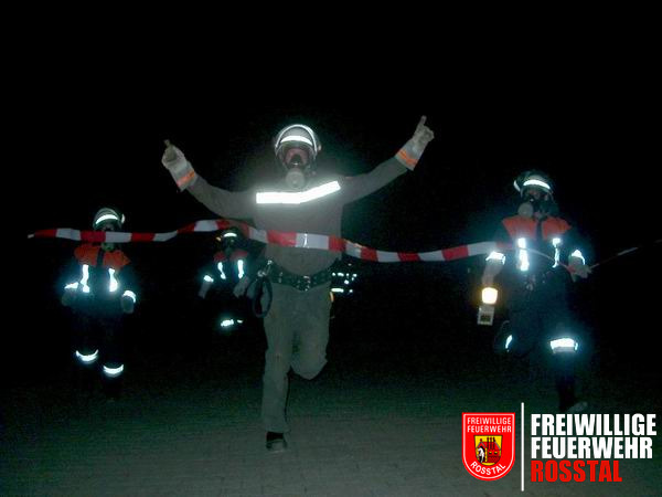 Bild 22 von 23 Endlich wieder am Ausgangsort: Der Zieleinlauf.