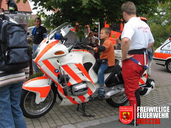 Bild 7 von 15 Ebenfalls vom BRK F&uuml;rth das Notarzt-Motorrad.