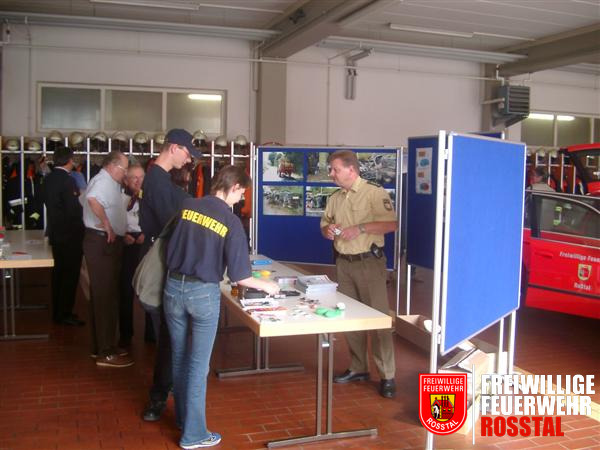 Bild 8 von 15 Die Besucher konnten sich am Stand der Polizei Stein informieren.