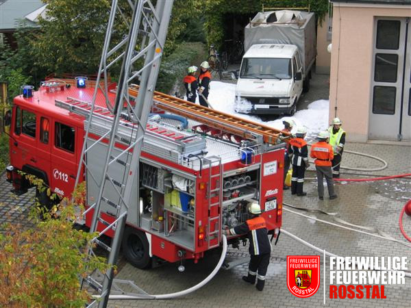 Bild 9 von 15 Die Jugendgruppe beim vorf&uuml;hren ihrer &Uuml;bung
