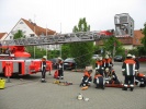 Üben mit der Schleifkorbtrage und Flaschenzug an der Drehleiter
  