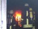 Brandübungscontainer: Das Feuer wird entzündet, ...
  