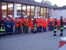 Antreten der Jugendlichen vor dem Feuerwehrhaus de...
  